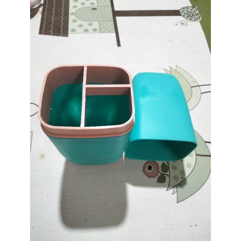 TEMPAT SIKAT GIGI &amp; ODOL UNTUK TRAVEL