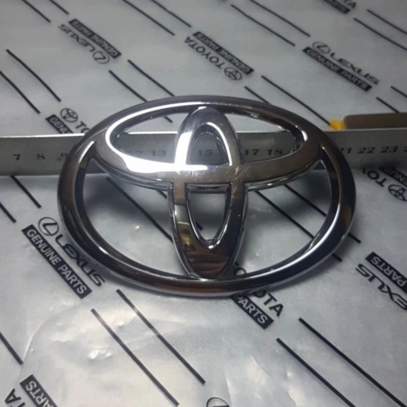 Logo Toyota Belakang Ban Serep Toyota RUSH
