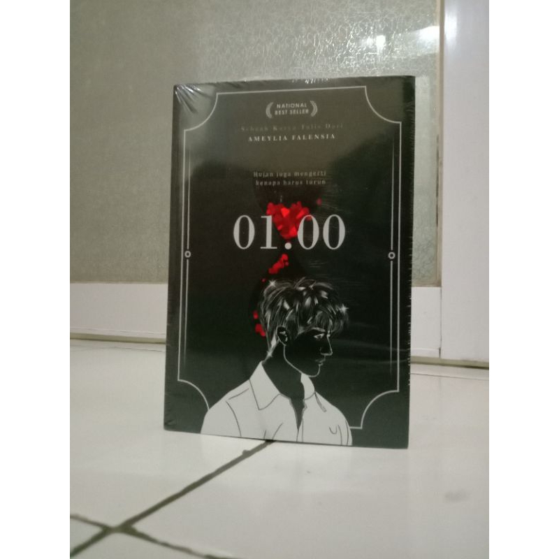 Novel 01.00 (ORIGINAL) karya Ameylia Falensia