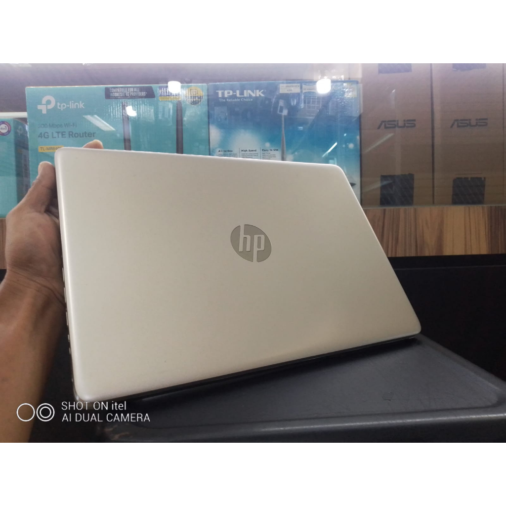 LAPTOP LEPTOP HP CORE I3 Gen7 RAM 4GB HDD 500 GB VGA RADEON 14 INC