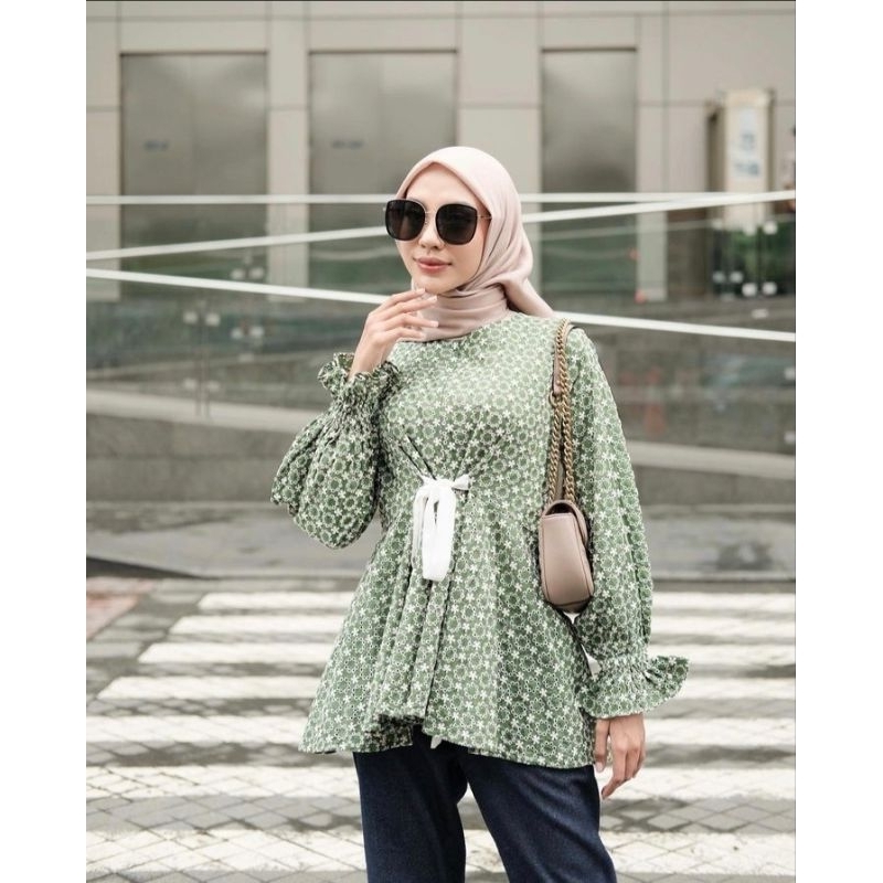 NET NEW SALE Yura Blouse Green M by Vanilla Hijab (Baru Bukan Preloved)