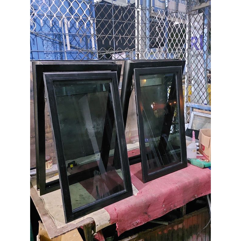 jendela aluminium ukuran 40X80