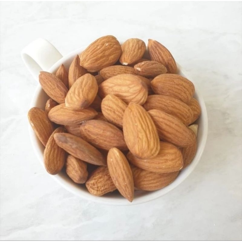 

kacang almond mentah