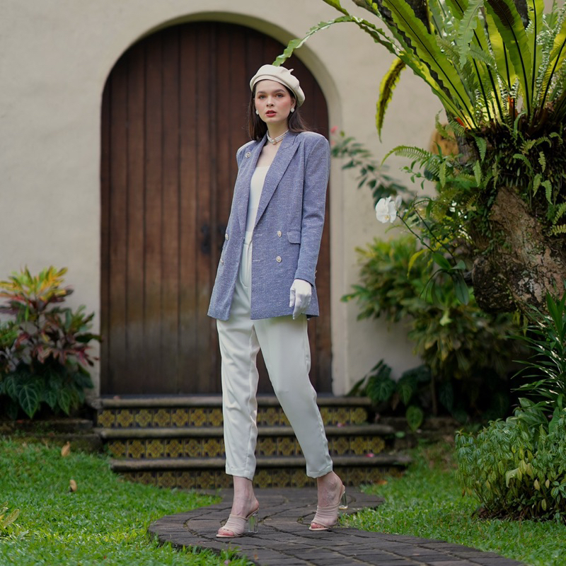 LIZZIE LUNA Tweed Wool Blazer and White Tapered Pants