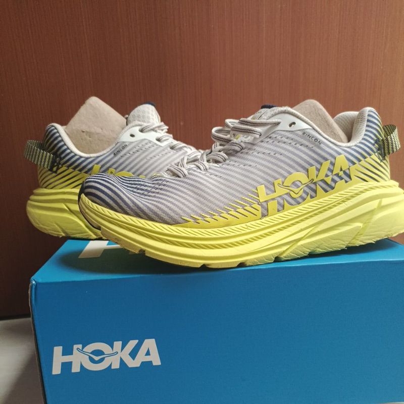 sepatu second hOka