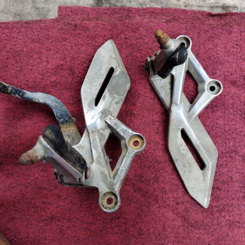 Postep fostep pijakan kaki depan Honda cb150r original