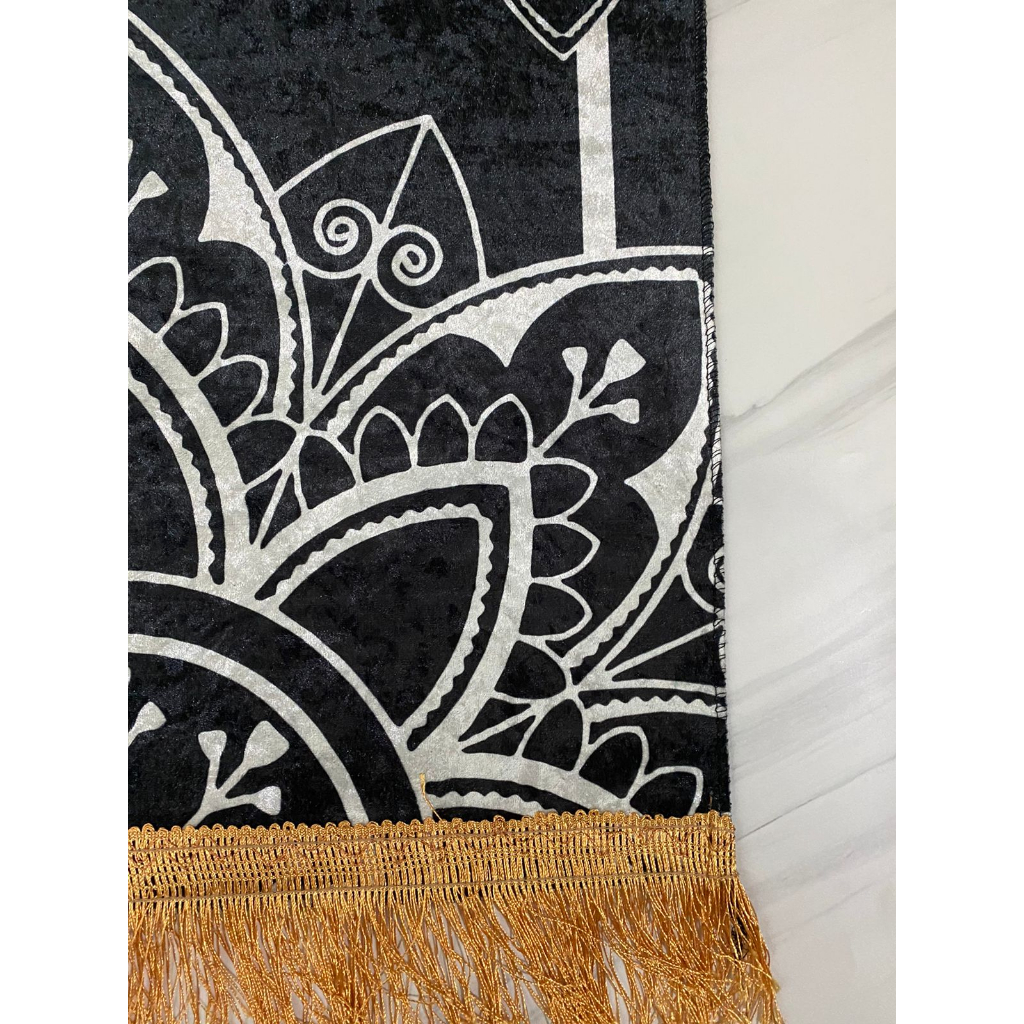 Sajadah Kiswah Hitam Tebal Anti Slip Premium Hitam Rumbai Gold
