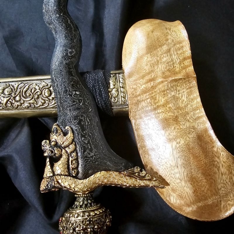 Keris Nogo Saliro Luk 13  Kinatah Sepuh Emas