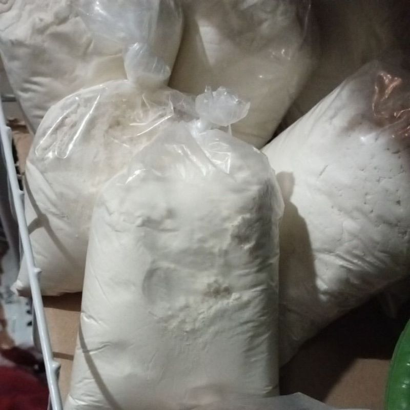 

tepung terigu 1/2 kg