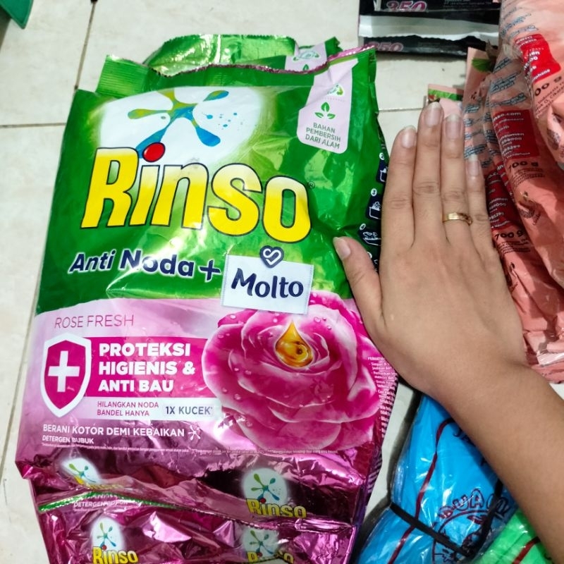 RINSO MOLTO DETERJEN BUBUK 1.8KG