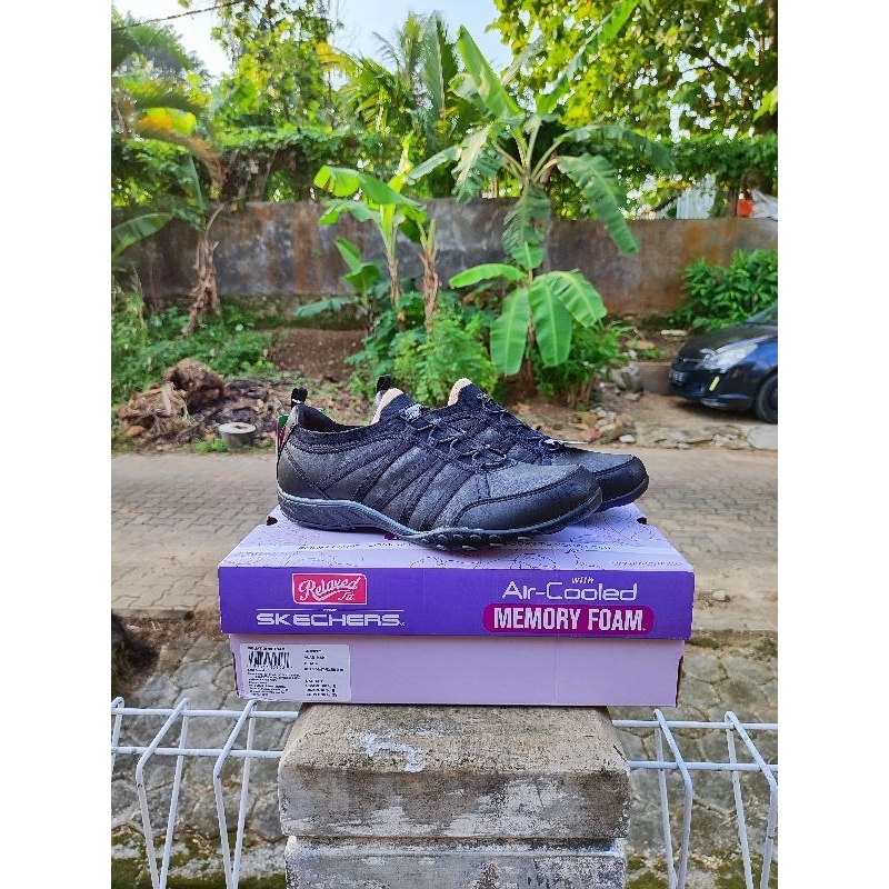 Skechers Full Hitam Wanita