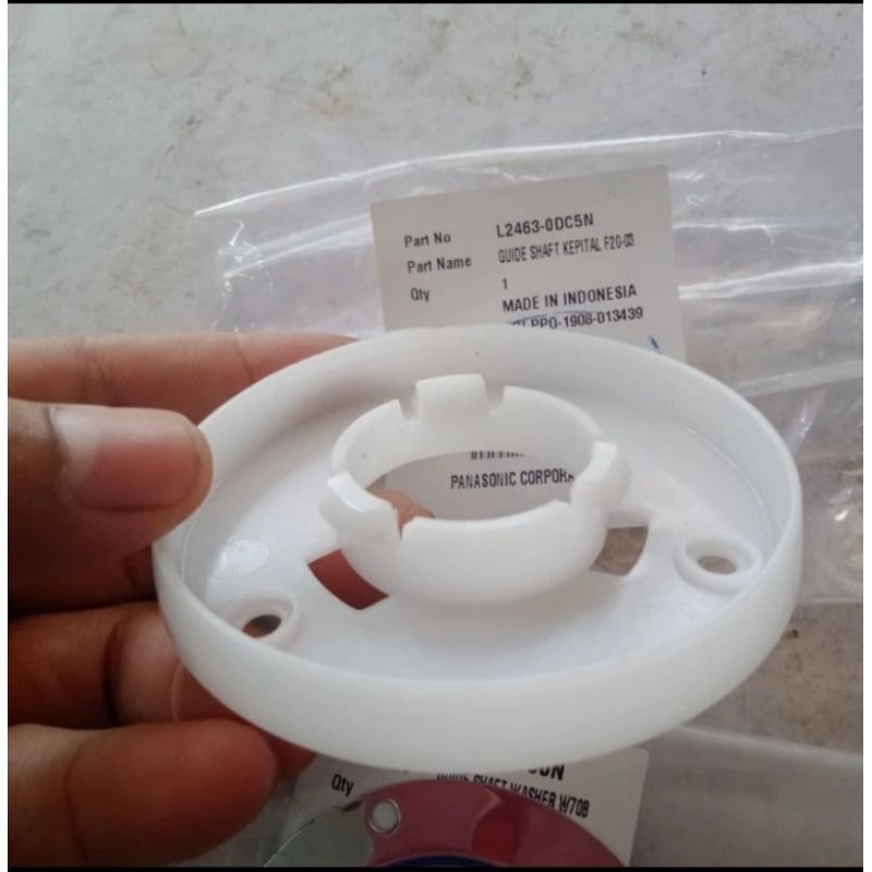Tengah pulsator atau Guide Shaft Mesin Cuci 2 Tabung Panasonic