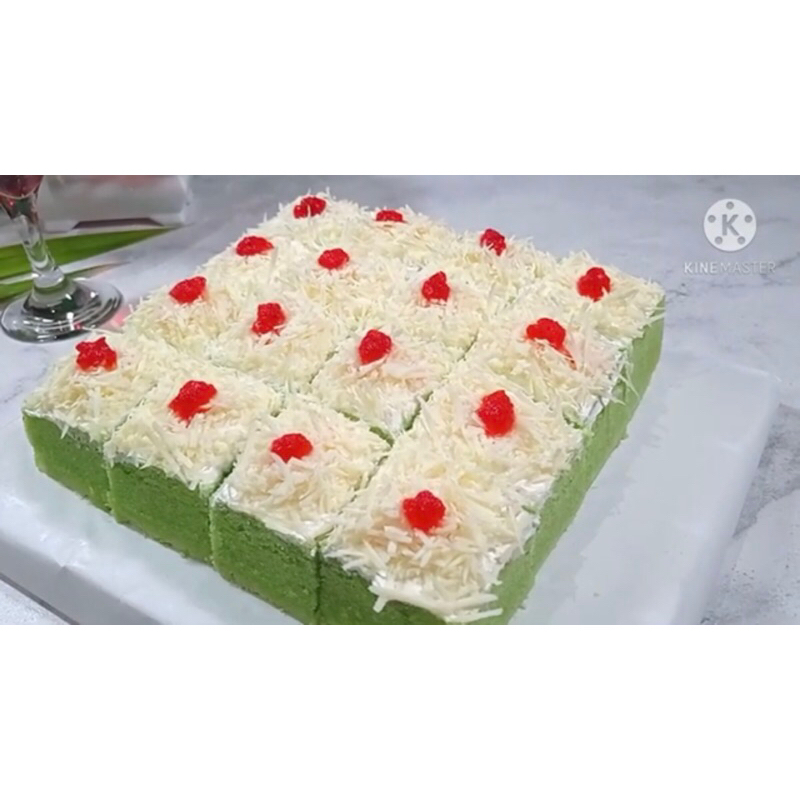 

Pandan chese cake strawberry (made by order)