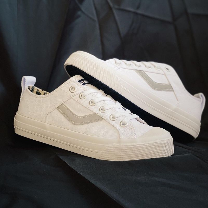 Sepatu Ventela Reborn Reflective White