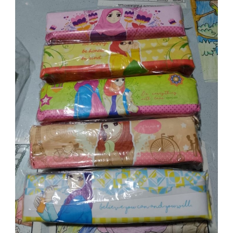 

Dompet pensil warna warni