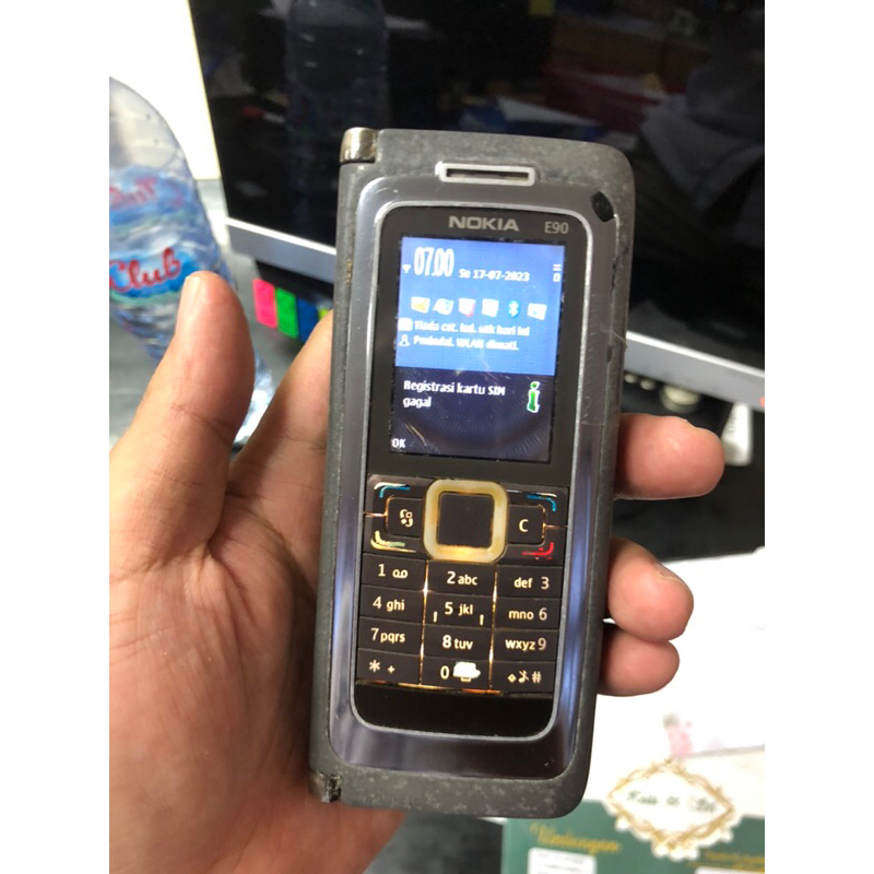 Nokia E90 Bahan