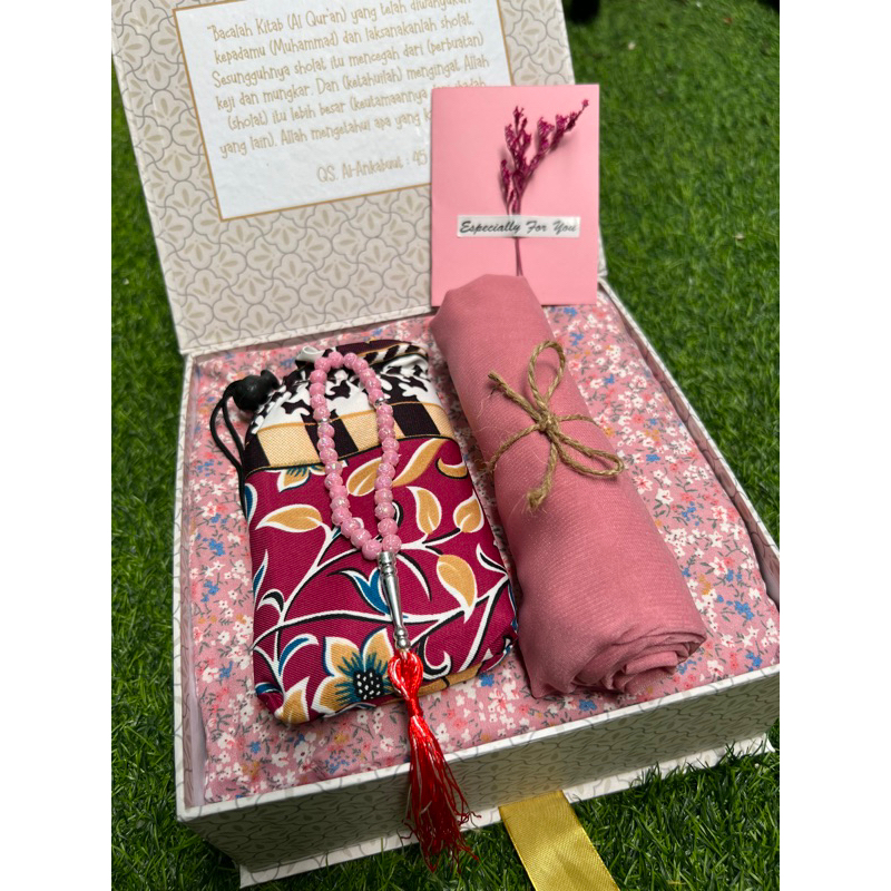 Hampers Alat Sholat Cewek/Hampers Pernikahan/Hampers Wisuda/Hampers Islami/Hampers Ulang tahun/hampe