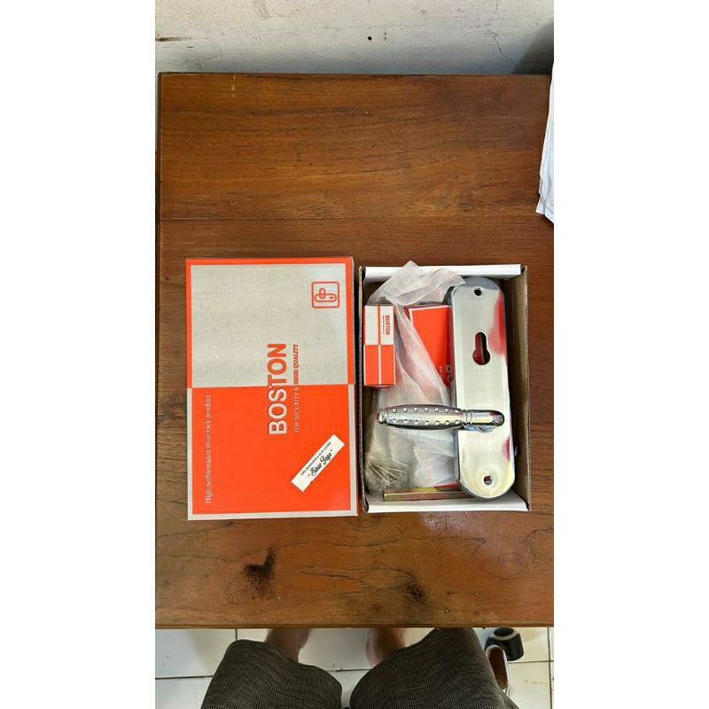 kunci set pintu kamar