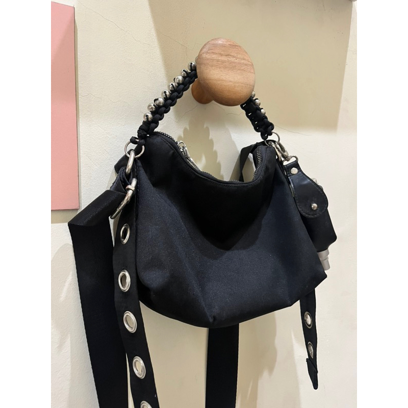 blackmoon sling bag