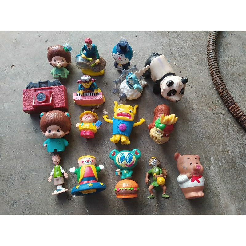 Figure campuran panda / babi / doraemon / anime Mainan McD
