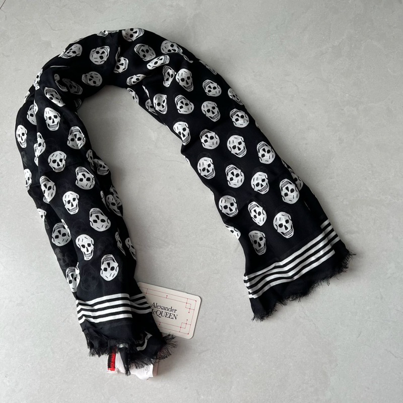 Alexander mcqueen skull scarf in black