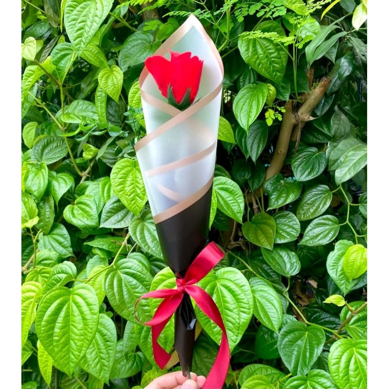 BUKET BUNGA SINGLE ROSE MAWAR MERAH KERTAS CELLOPHANE / BUKET BUNGA MEWAH / BUKET BUNGA MENARIK / BU