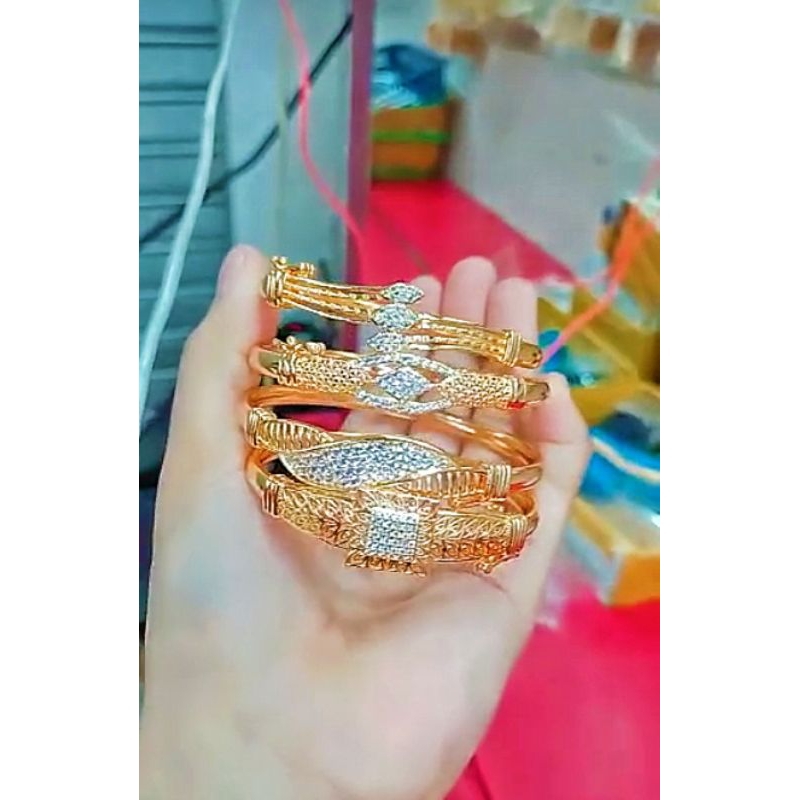 Gelang Titanium Anti Karat Pengganti Perhiasan Model Gelang Kolong Permata Kunci Samping .