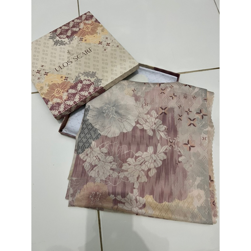 Preloved Ulos scraf wearing klamby