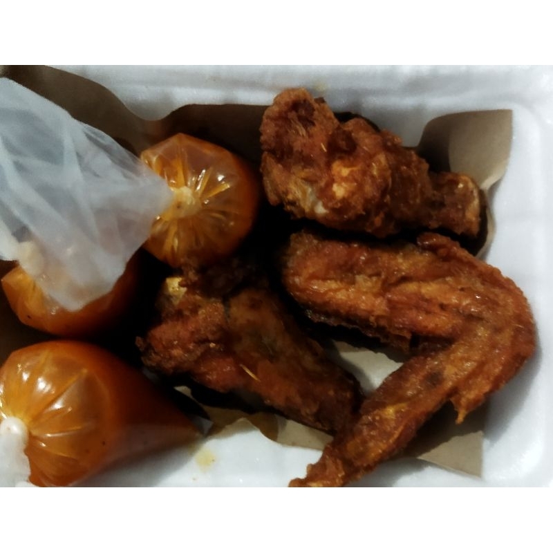 

CHICKEN WINGS ISI 10+FREE MINUMAN+NASI REMPAH