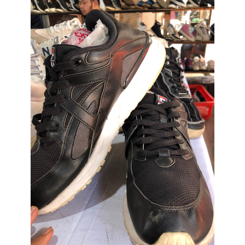 SEPATU PRELOVED MERK F*LA , THRIFT, SECOND SHOES