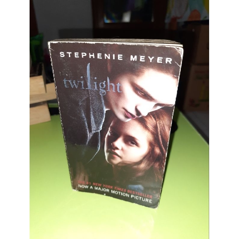 novel twilight - movie cover film original inggris english