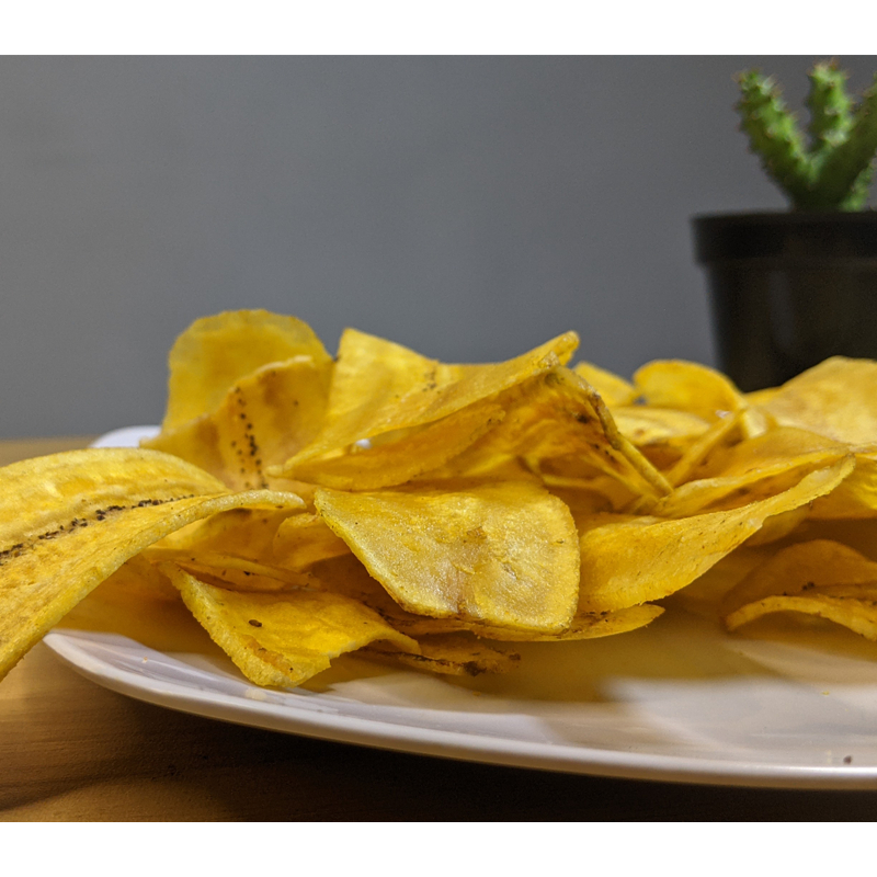 

Keripik Pisang Gurih lezat paket kemasan 1000 Gram. Jajanan tropis manis