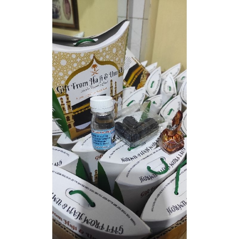 

Oleh Oleh Haji, Air Zam zam, Kurma Azwa, Coklat Truffle