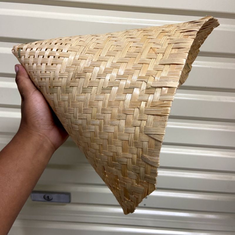 Kukusan tumpeng anyaman bambu model kerucut