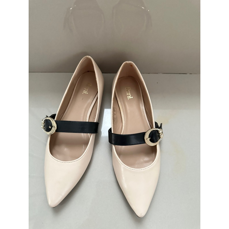 Sepatu Flat Fioni