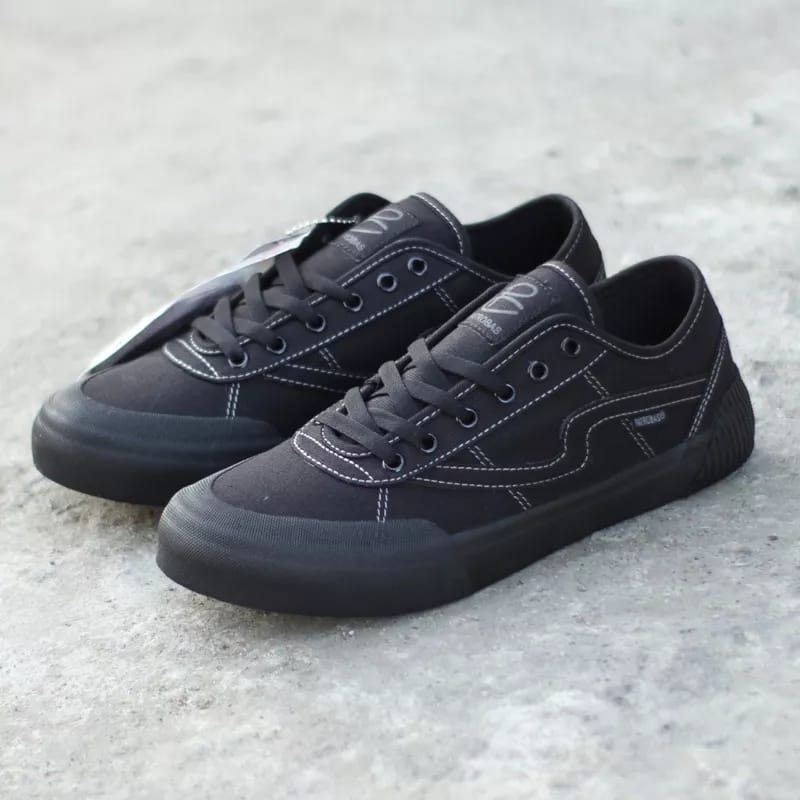 Sepatu Patrobas Equip Low All Black Original 100% Sepatu Kasual Pria Full Hitam