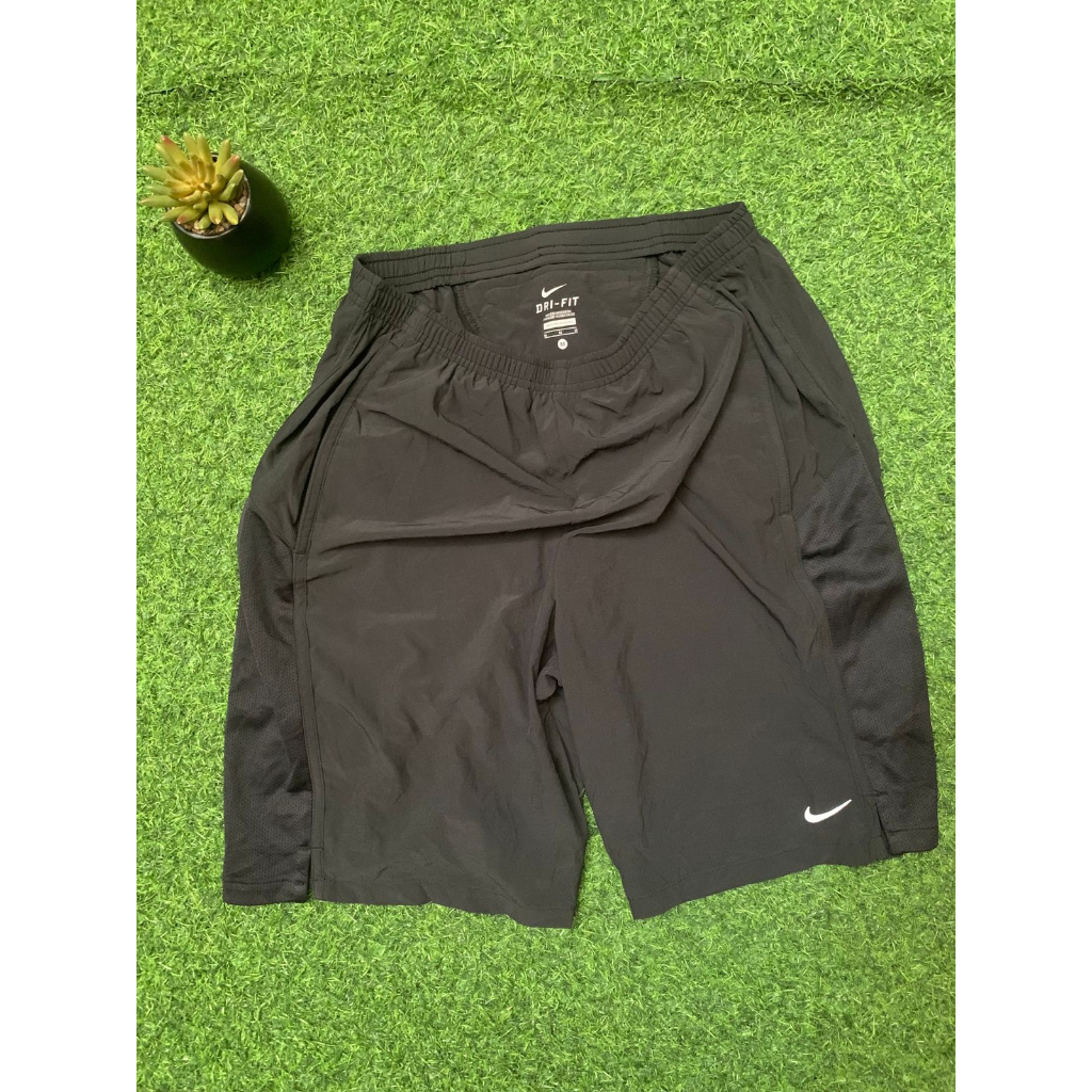Celana Olah Raga Pendek Hitam Nike Dri-Fit Sisa Ekspor - M