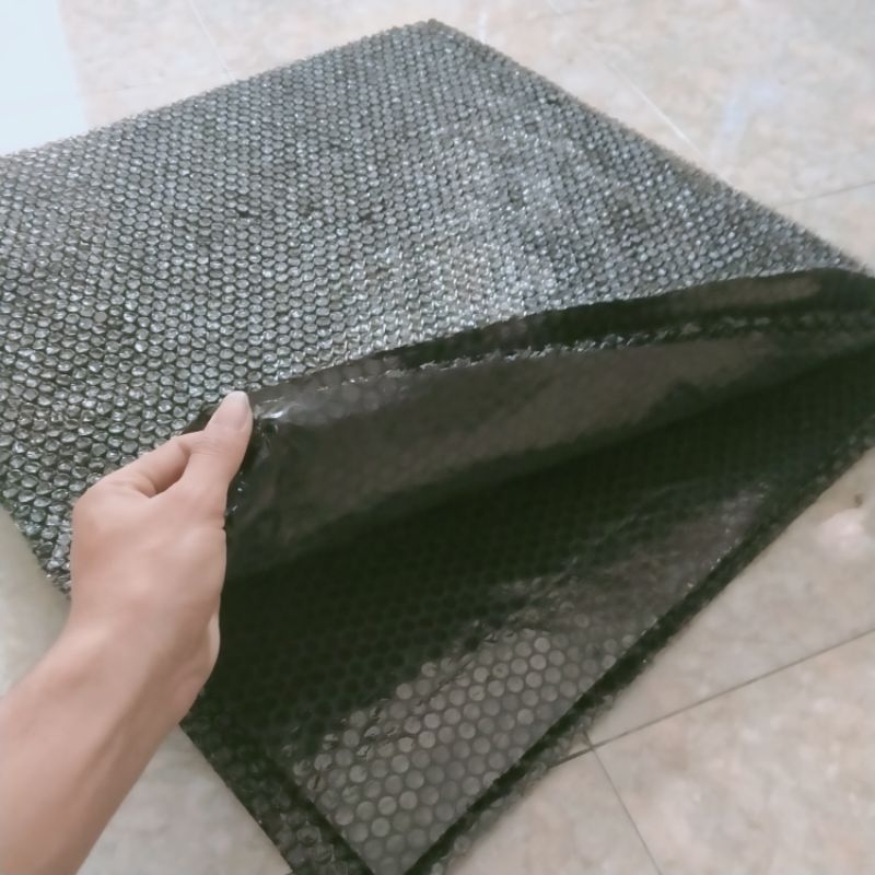 

bubble wrap hitam.