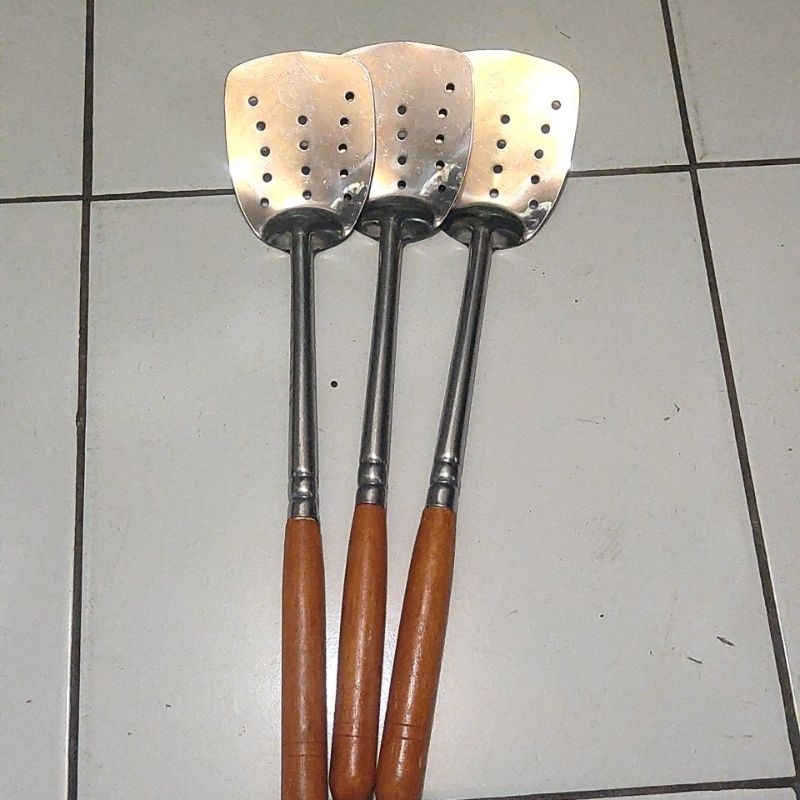 Sodet Stainless Gagang Kayu Lubang Kecil / Sodet Masak Stainless