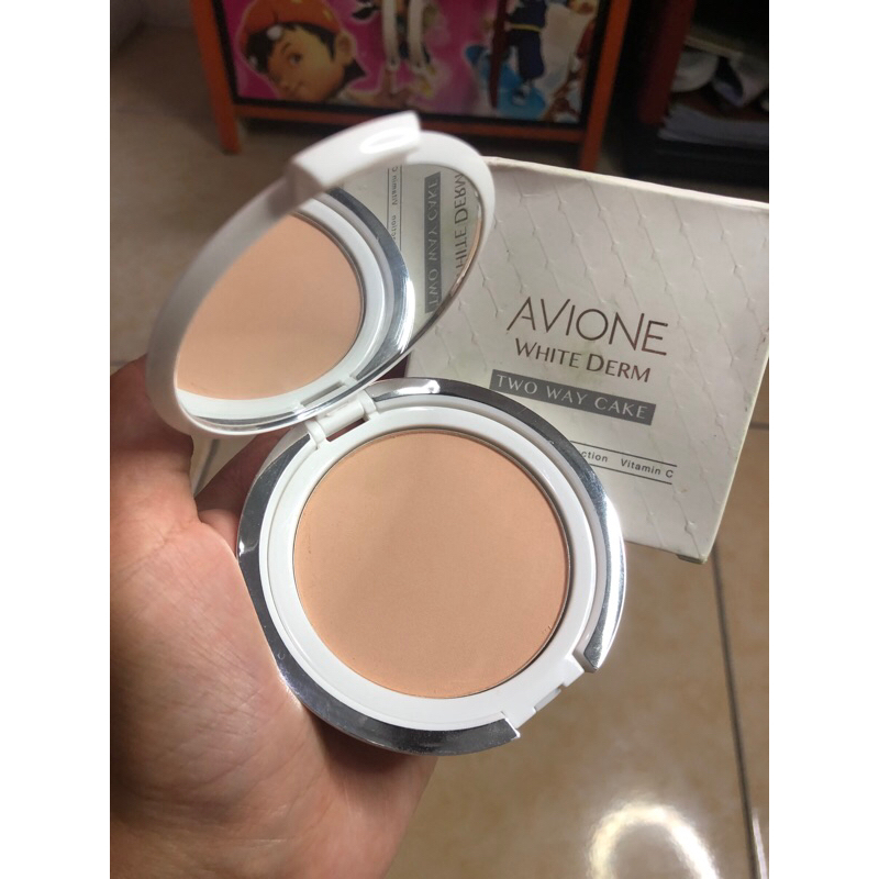 Bedak AVIONE two way cake