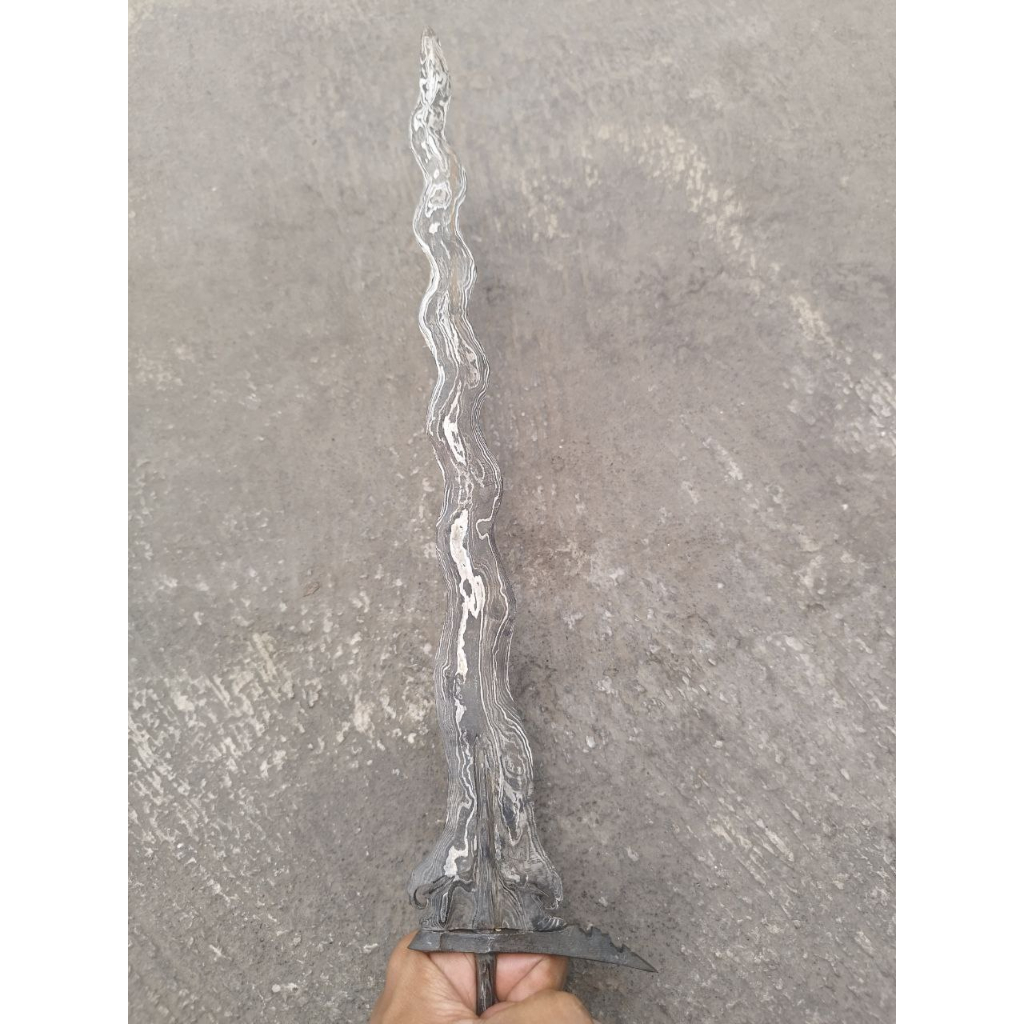 Keris Luk 13 Karno Tanding pamor Ngulit Semongko