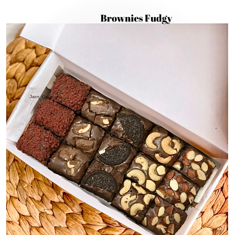 

Pastipastry Fudgy Brownies Panggang Classic Mix Toping 22x11