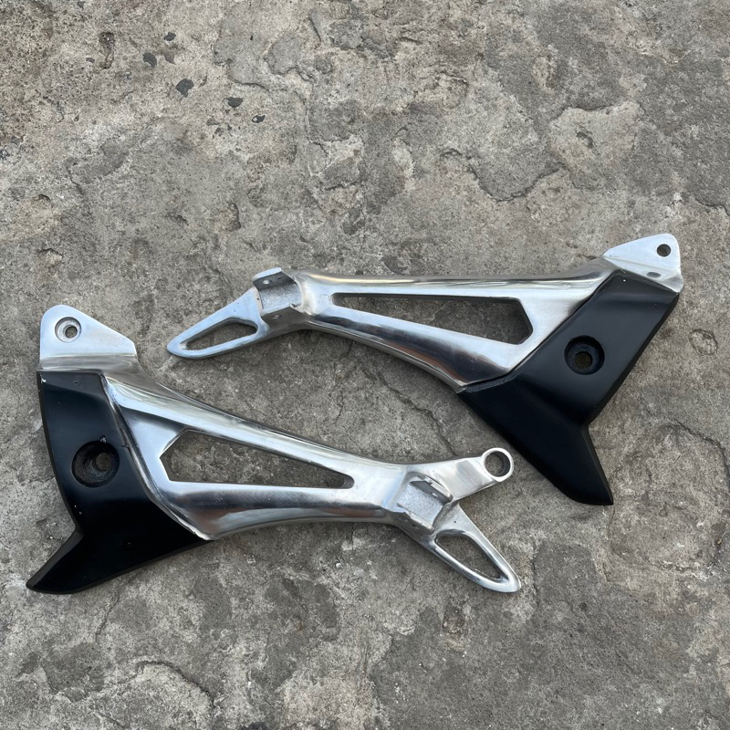 FOSTEP POWER PIJAKAN KAKI BELAKANG SUPRA X 125 SET KANAN KIRI