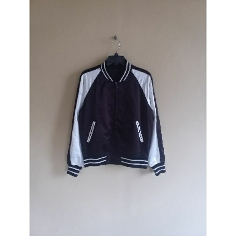 jaket varsity basic sukajan Gu