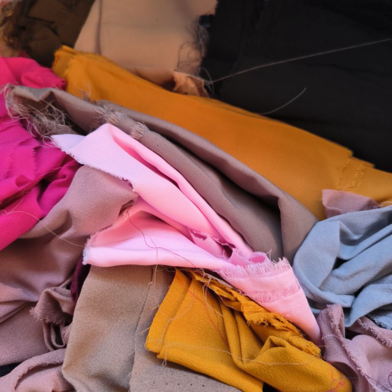 Kain perca diamond crepe kiloan mix