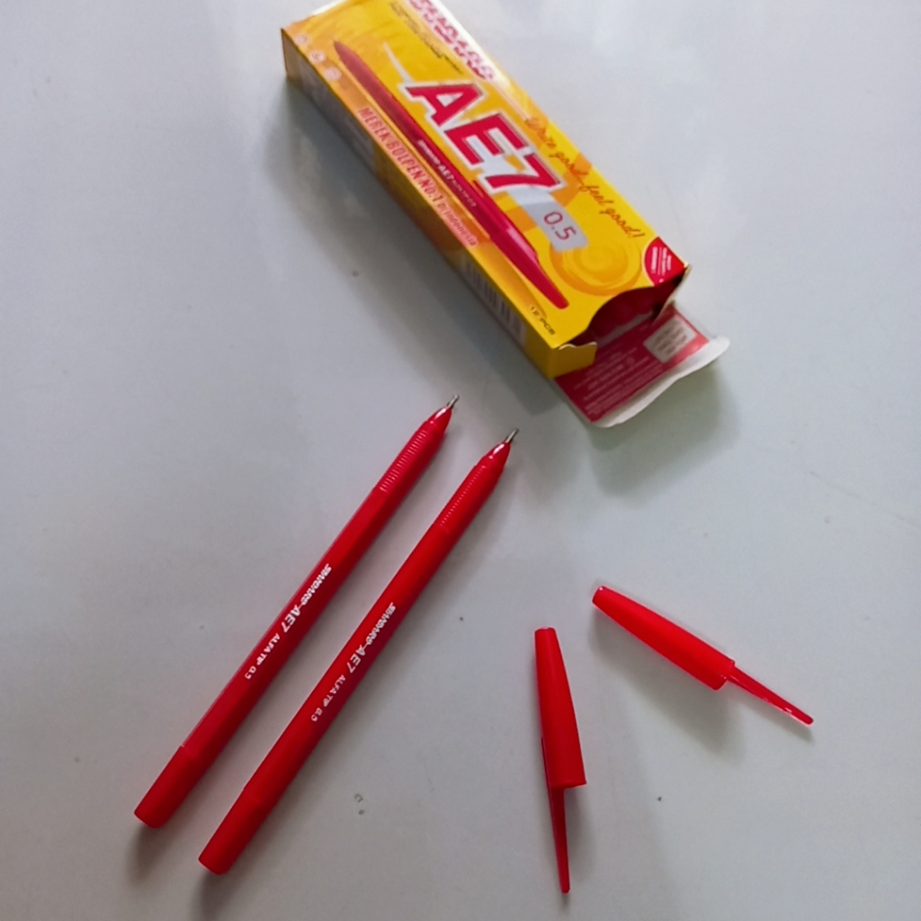 

Bolpen Bolpoin Standart AE7 Merah 0.5mm Per Lusin