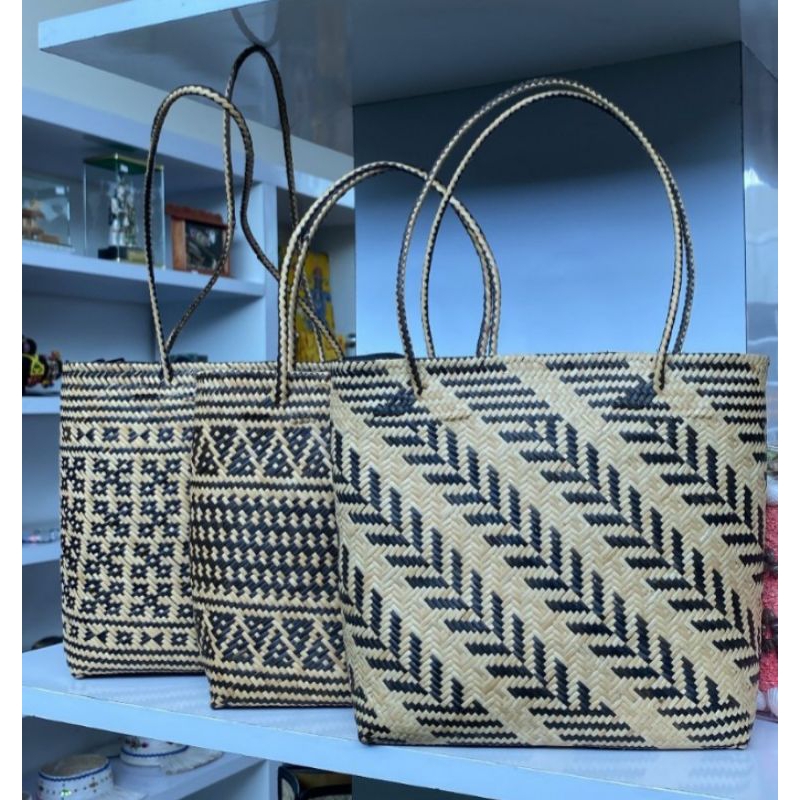 Tas anyaman rotan Dayak
