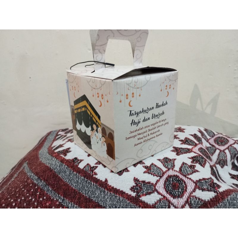 

dus ka'bah souvenir dus packing oleh oleh haji umroh free kartu ucapan