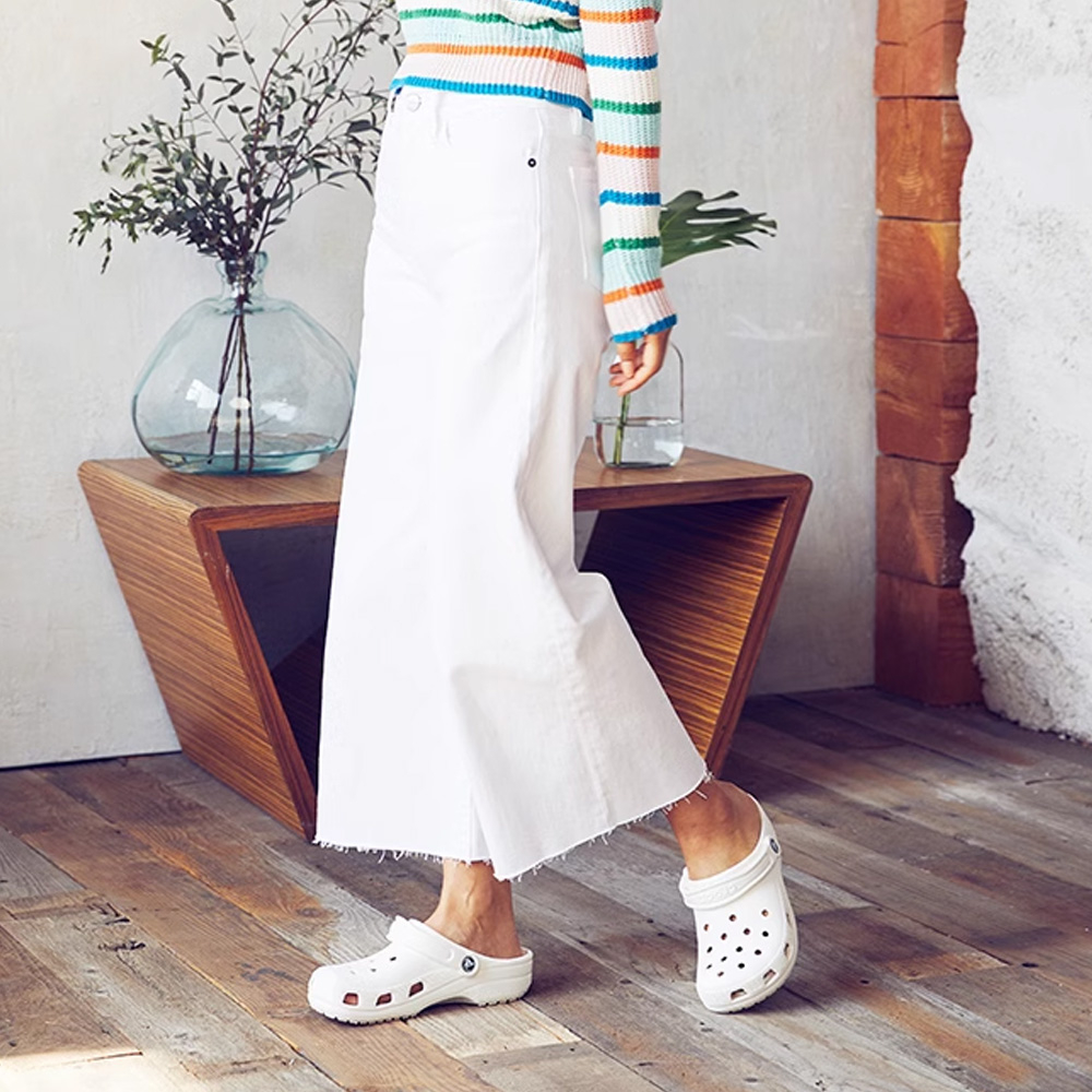 Crocs Sandal Pria Pasangan sepatu Wanita Anti Air Sepatu pantai anti siik