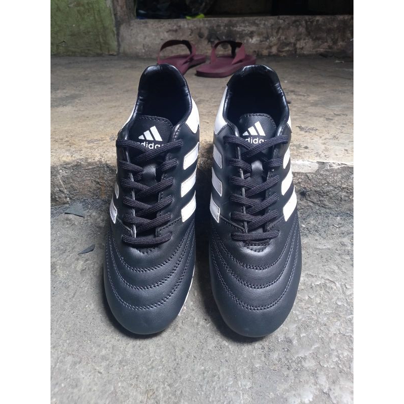 Sepatu bola hitam, kulit asli 100%